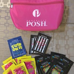 Perfectly Posh Cosmetic Bag with 17 Face Masks